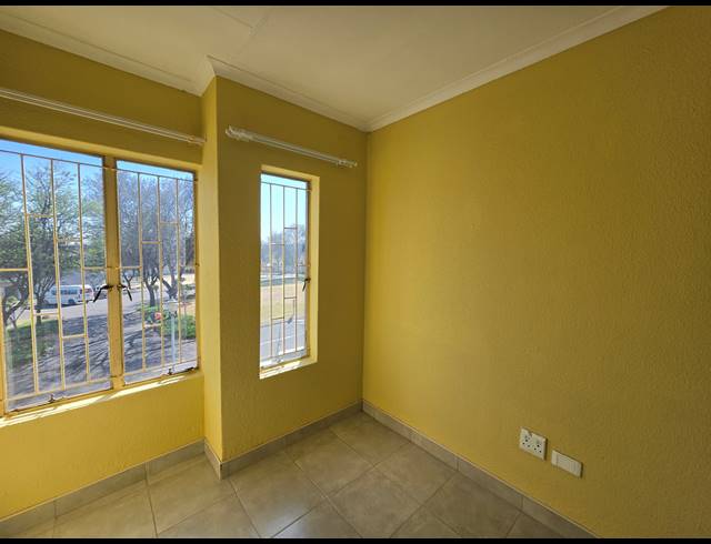 3 BEDROOM TOWNHOUSE FOR SALE IN KOSMOSDAL